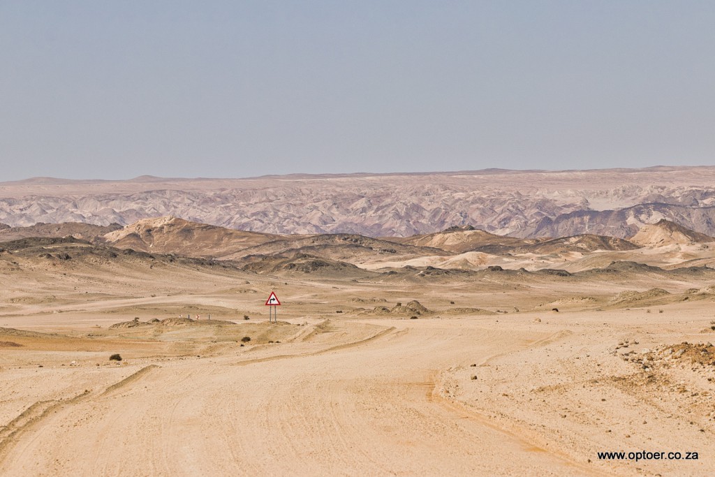 Road to Goanikontes Oasis